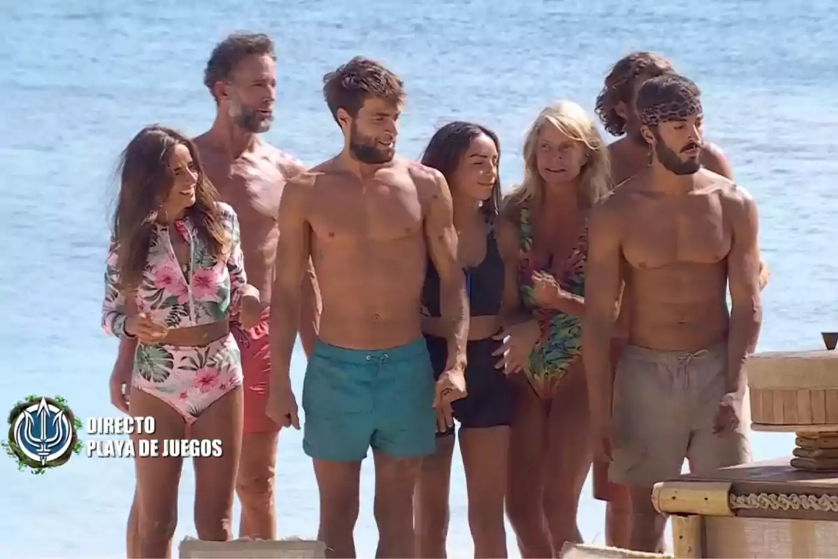 Un grupo de personas en la playa participando en un evento o juego. Captura de 'Supervivientes' Un grupo de personas en la playa participando en un evento o juego. Captura de 'Supervivientes'