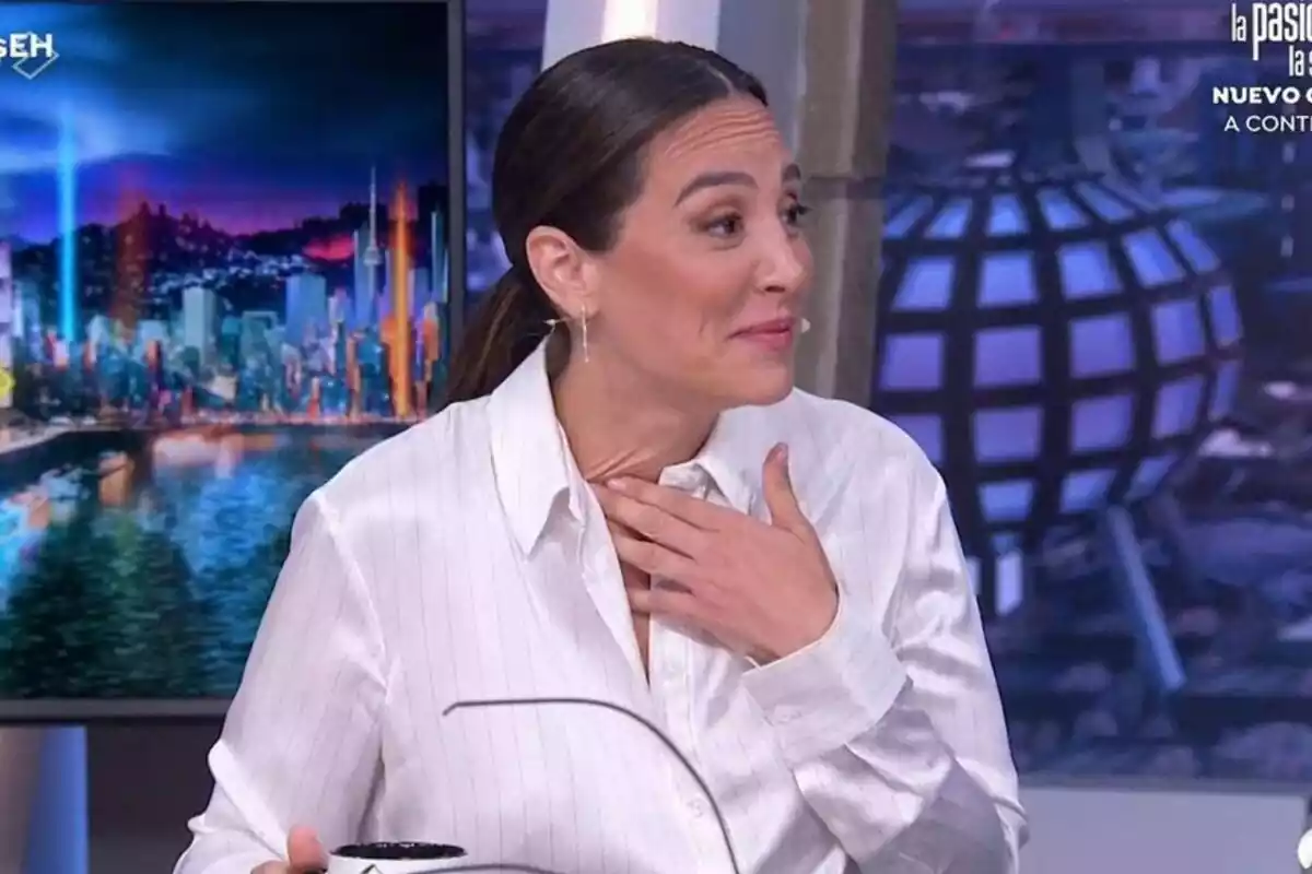 Captura de Tamara Falcó con la mano en el pecho como colaboradora de El Hormiguero