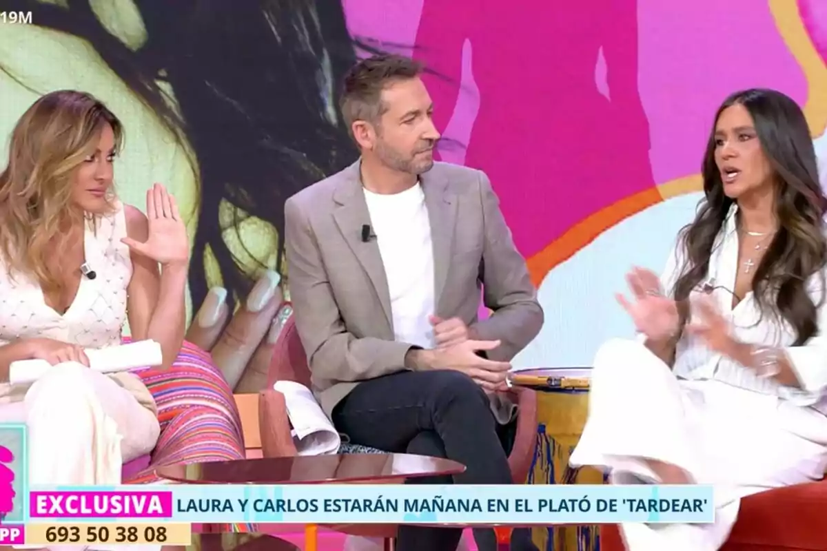 Frank Blanco, Verónica Dulanto y Laura Cuevas en 'Tardear' conversando, con un fondo colorido y un texto en la parte inferior que menciona una exclusiva sobre Laura y Carlos. Frank Blanco, Verónica Dulanto y Laura Cuevas en 'Tardear' conversando, con un fondo colorido y un texto en la parte inferior que menciona una exclusiva sobre Laura y Carlos.