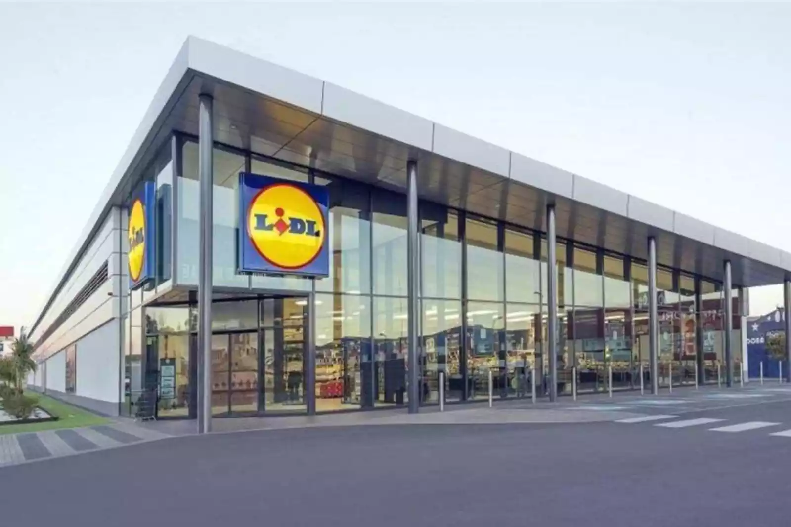 Lidl tiene la solución definitiva para que te olvides de planchar camisas y  blusas (y ahora está con descuento)