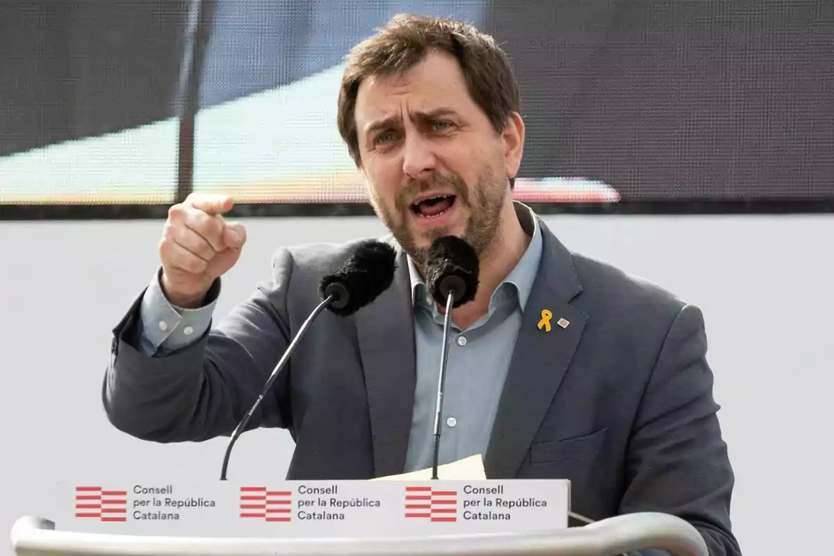 El exconseller de Salud de la Generalitat de Cataluña Toni Comín interviene en el acto del Consell de la República en Perpiñán (Francia) a 29 de febrero de 2020