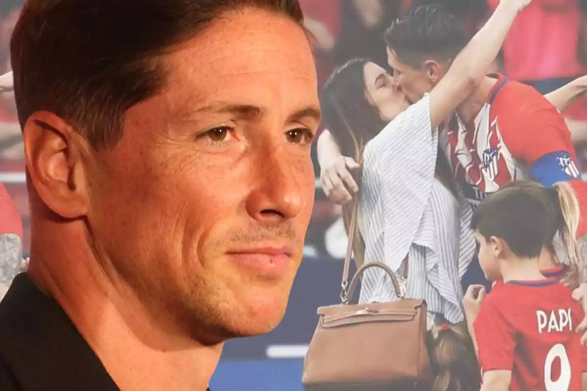 Fernando Torres mira a un costado con una foto en la que sale besando a su mujer