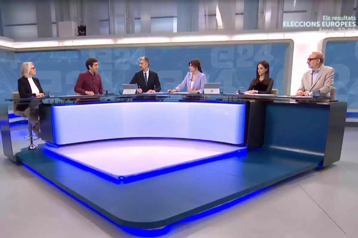 Mesa del debate sobre las elecciones europeas en TV3 con Toni Cruanyes, Ariadna Oltra, Estefanía Molina y Antoni Bassas entre otros