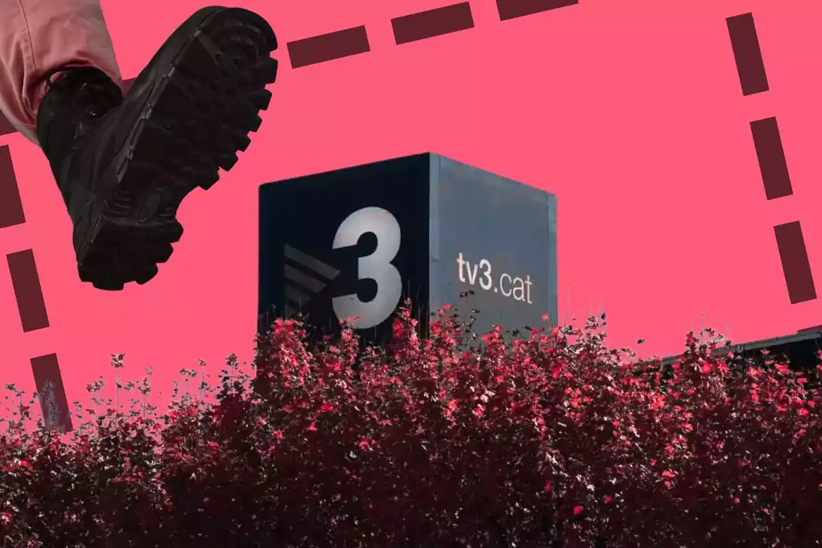 Imagen del cubo de TV3 con una bota aplastándolo