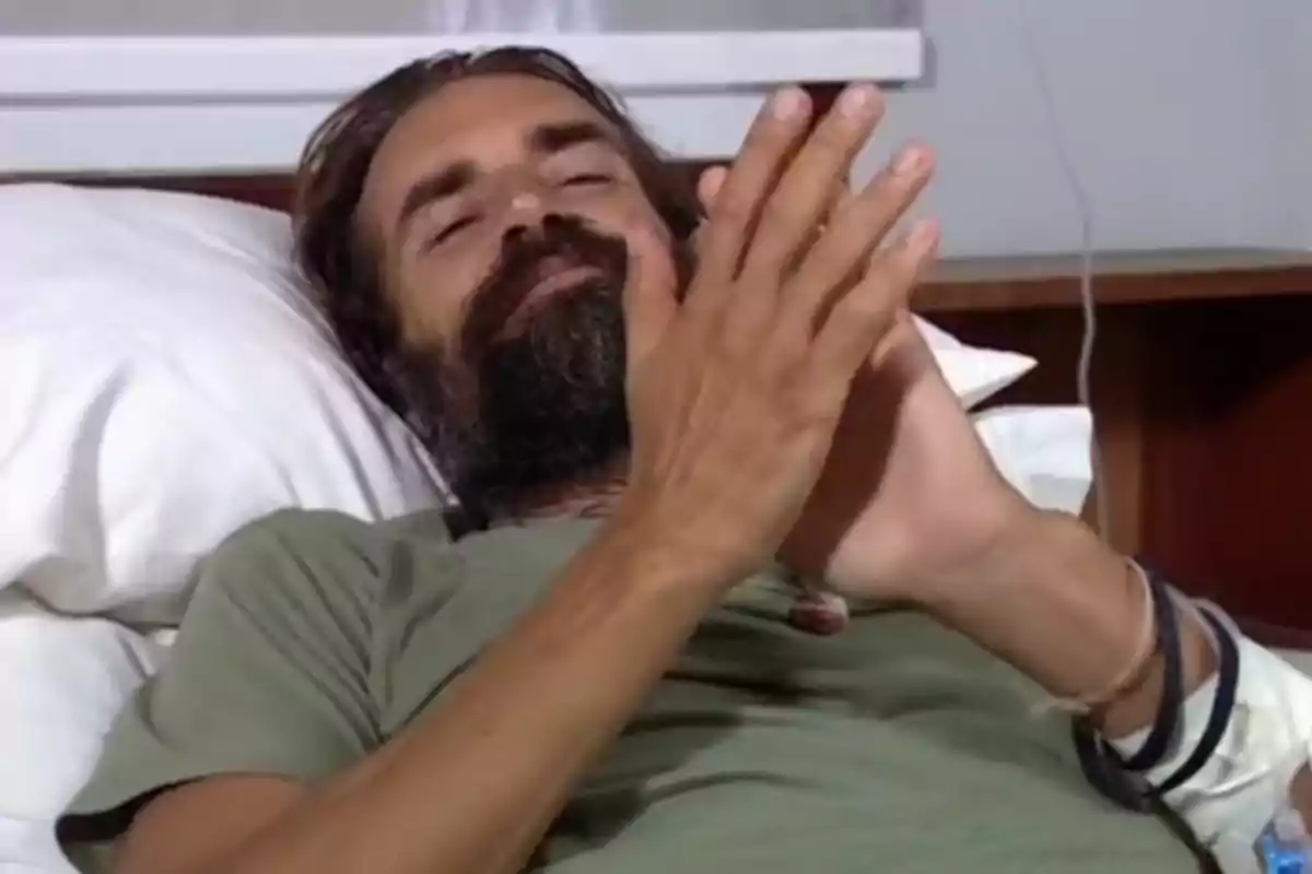 Álex Adrover evacuado de 'Supervivientes'