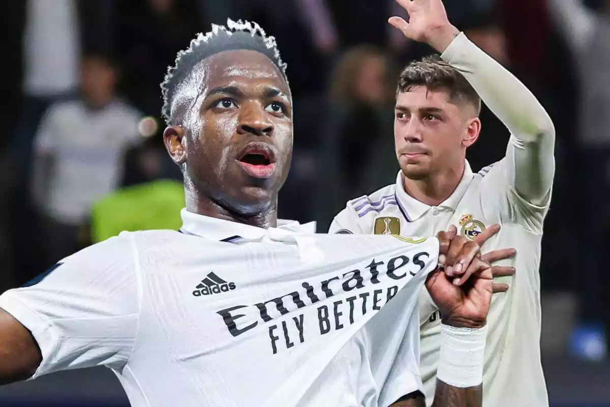 Vinícius Júnior señala el escudo del Real Madrid y Fede Valverde hace lo mismo