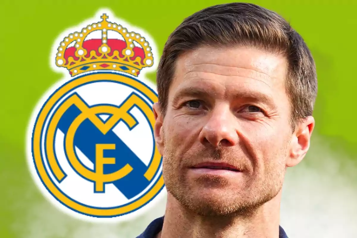 Hombre de cabello corto con barba frente al escudo del Real Madrid sobre un fondo verde