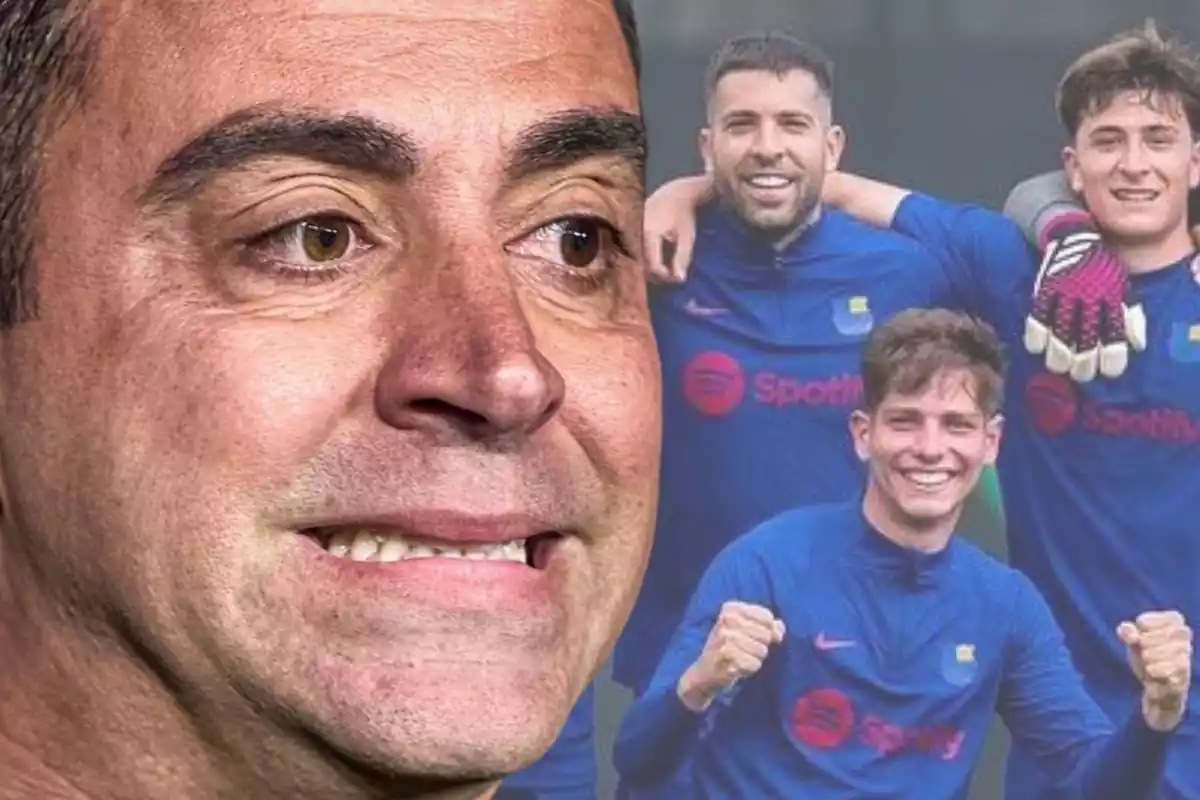 Xavi Hernández haciendo una mueca con la cara al lado de una foto de Estanis Pedrola entrenando con el FC Barcelona