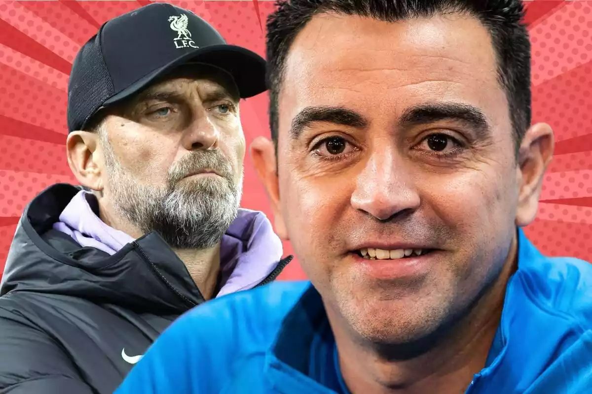 Xavi Hernández mirando a cámara con Jürgen Klopp al fondo pensativo