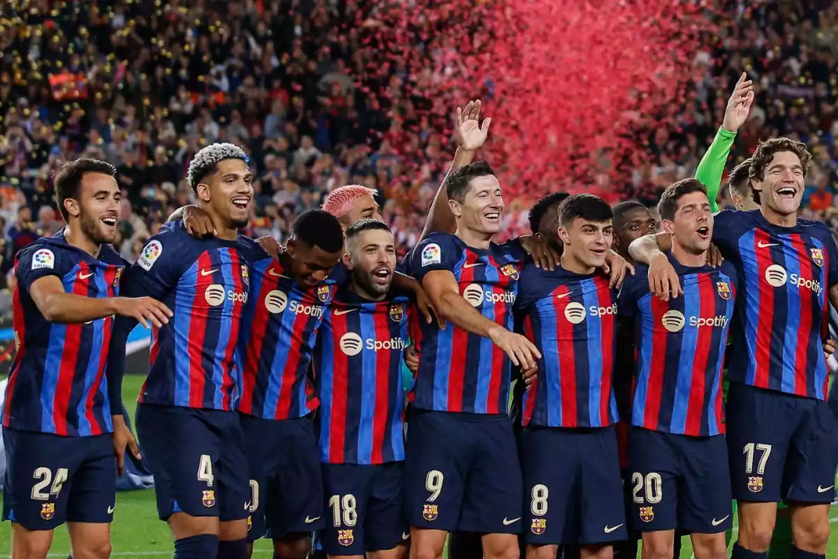 Los jugadores del FC Barcelona celebrando el título de Liga